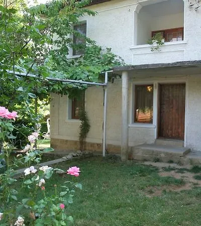 Lazarovata House Holiday home Rebrevtsi